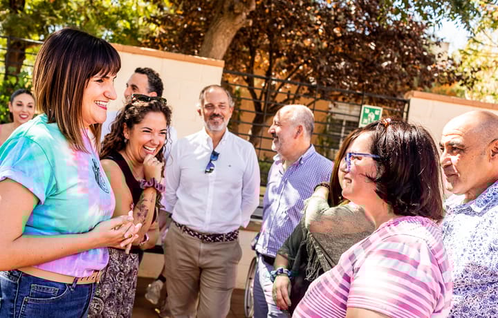 Visita de Rozalén a la Asociación AFAR