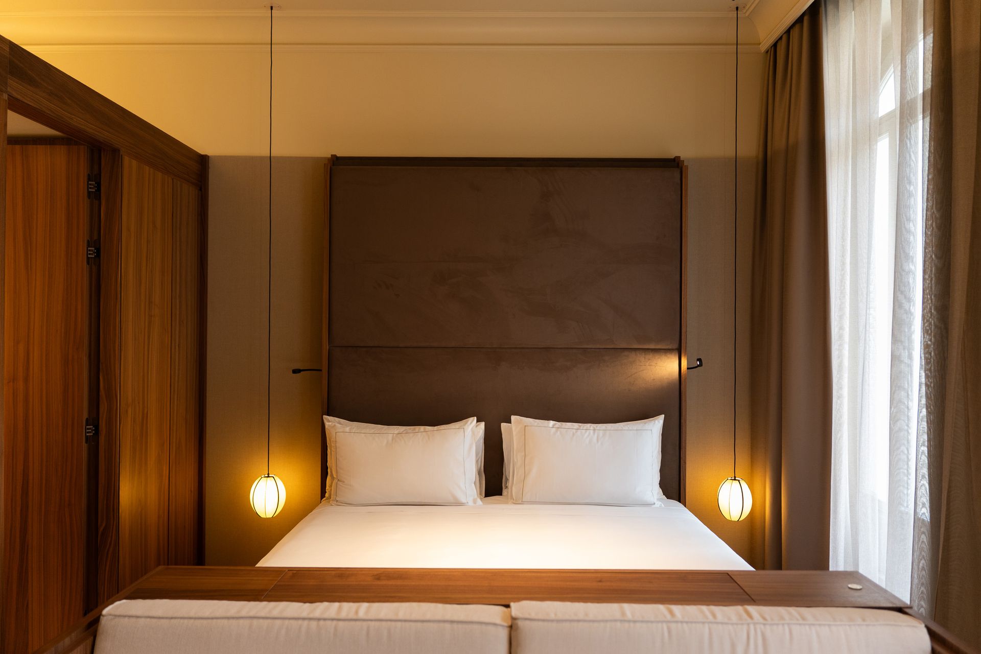 Your 5 star grand luxe hotel in Madrid’s Los Jerónimos exclusive district