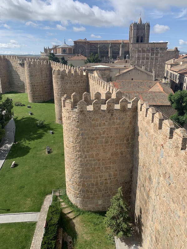 Ávila, Ciudad amurallada