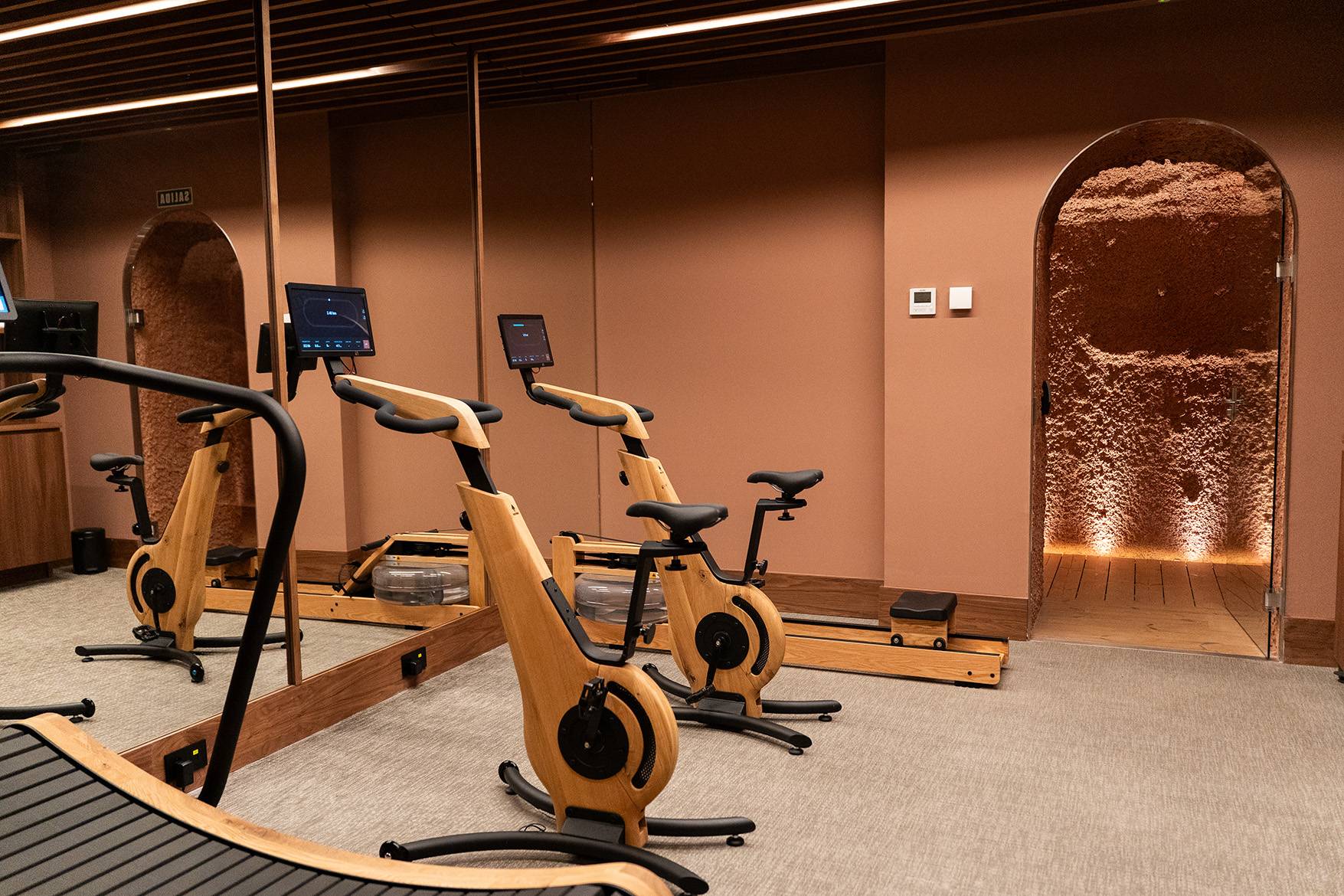 Gimnasio o sala de máquinas de última generación en el Hotel Mercer Madrid 5*GL