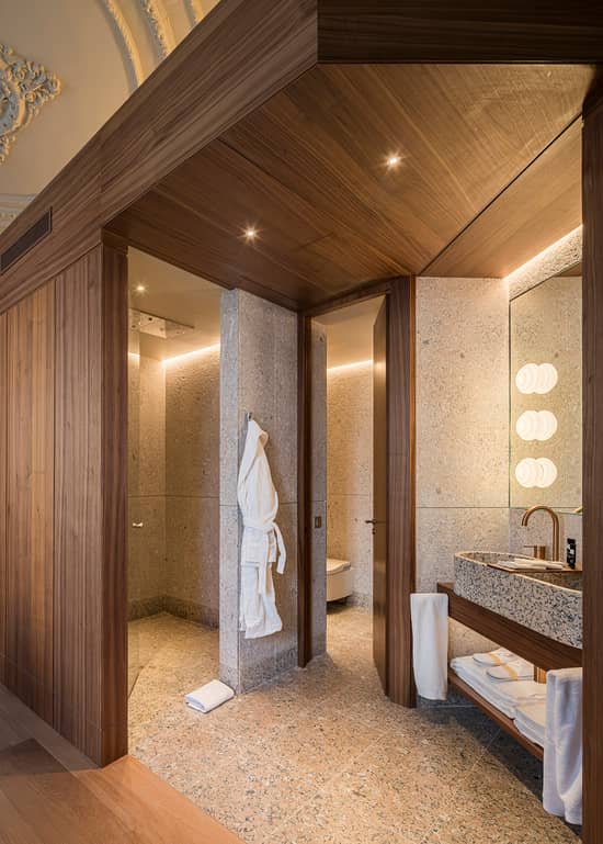 Baño de la habitación Gran Suite en el Hotel Mercer Madrid 5*GL