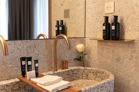 Baño de la habitación Gran Suite en el Hotel Mercer Madrid 5*GL