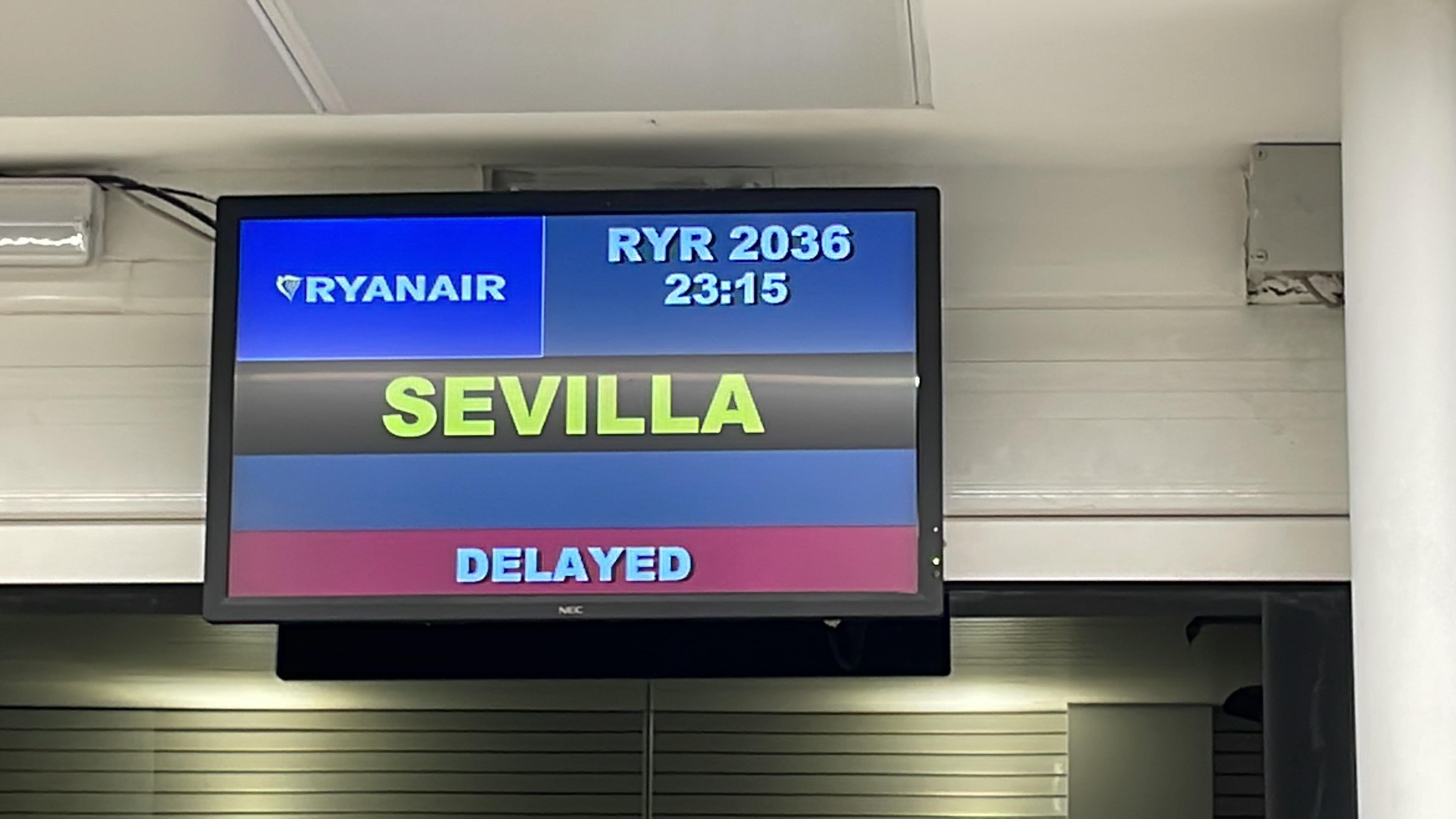 Ryanair condenada por mantener cláusulas prohibidas en su web pese a la orden expresa de retirarlas.