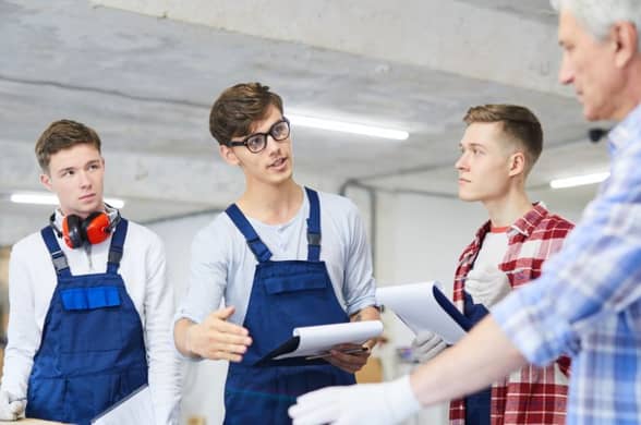 ¿Cómo puedo contratar a un becario?