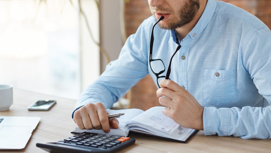 Cuánto tiene que facturar un autónomo para ganar 2000€