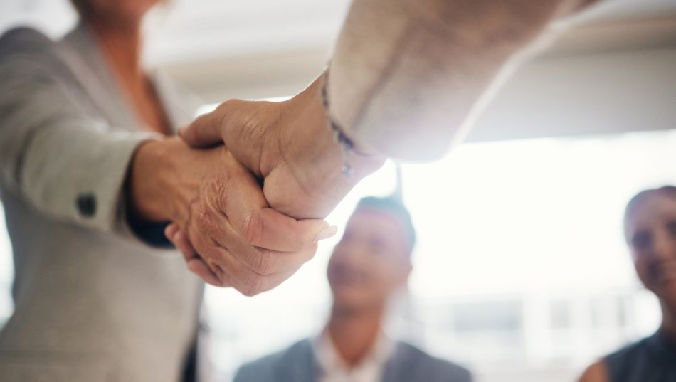 ¿Cómo realizar la venta de participaciones de una SL entre socios?