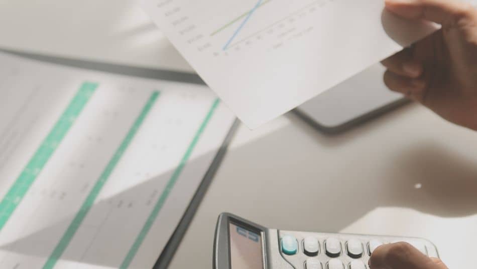  se puede deducir el iva de una factura en rebu