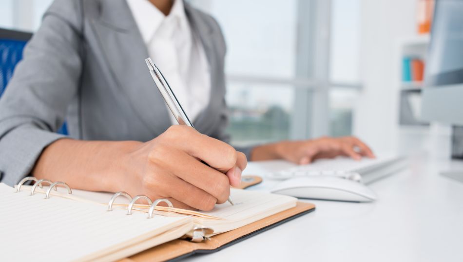 Ser funcionario y montar una empresa