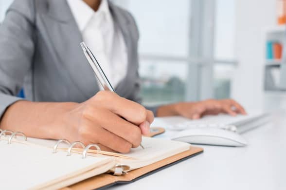 ¿Puedo ser funcionario y montar una empresa?