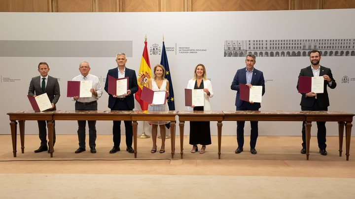 La alcaldesa de Alcalá firma con la ministra de Transporte y Movilidad un protocolo para el desarrollo de la Agenda Urbana 2030
