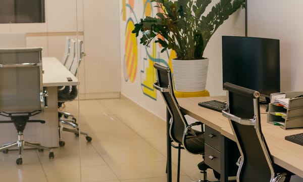 Dotación interior de la Oficina Turística Inteligente Baluarte de los Mallorquines