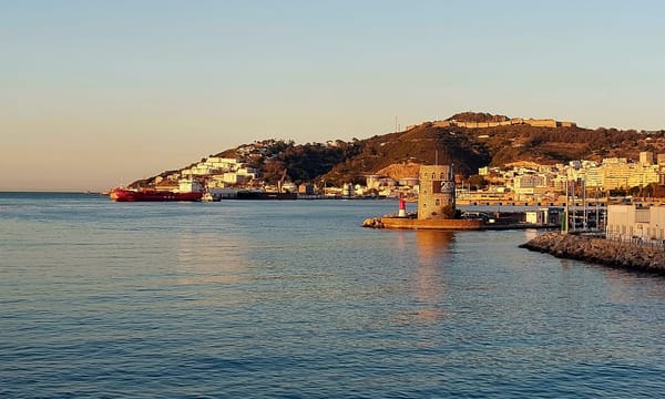 Servicios de creatividad, planificación, ejecución y medición de una campaña integral de publicidad para promover Ceuta como destino turístico emergente.