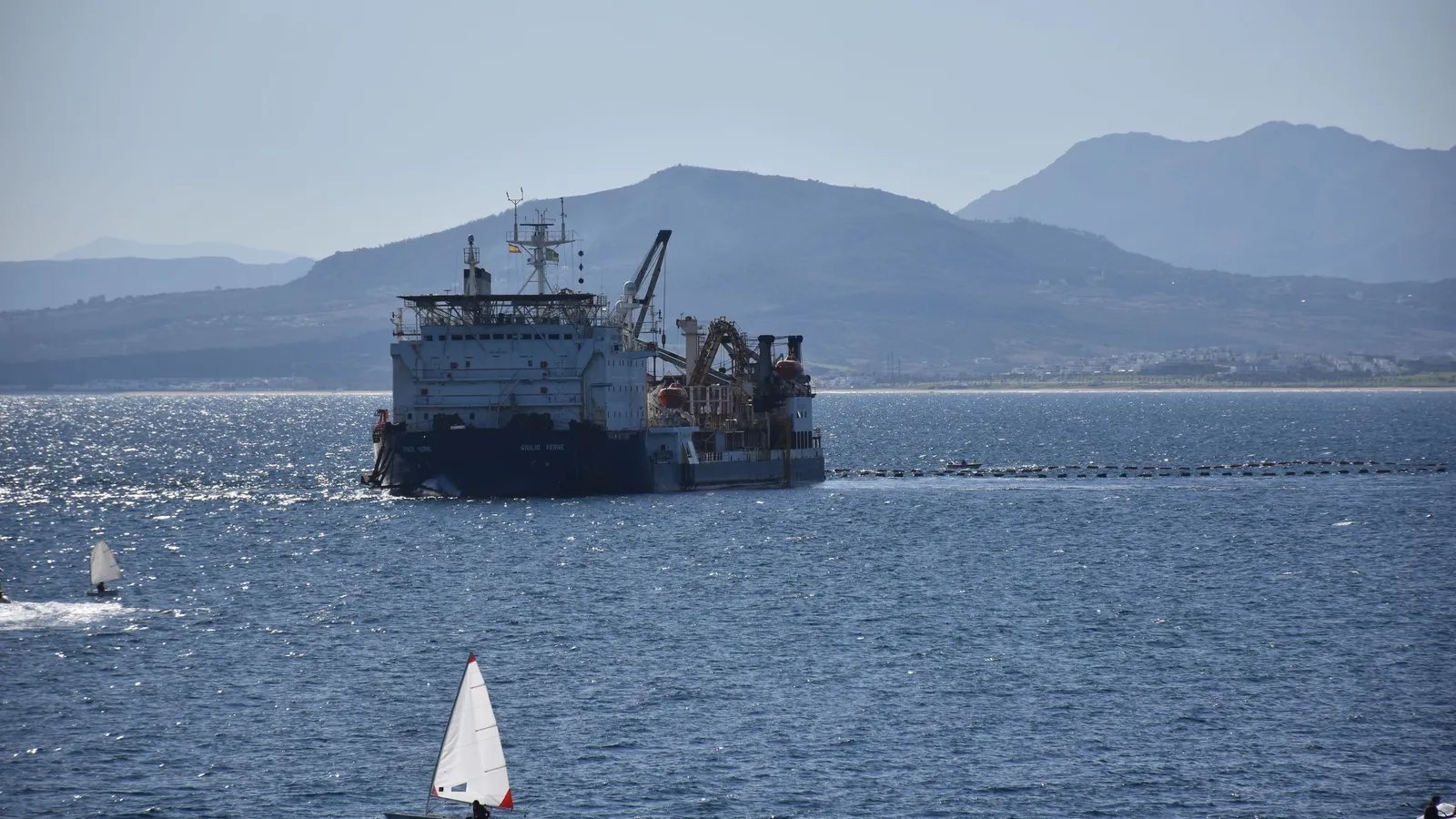 Ceuta estará conectada a la península por dos cables submarinos en las próximas horas