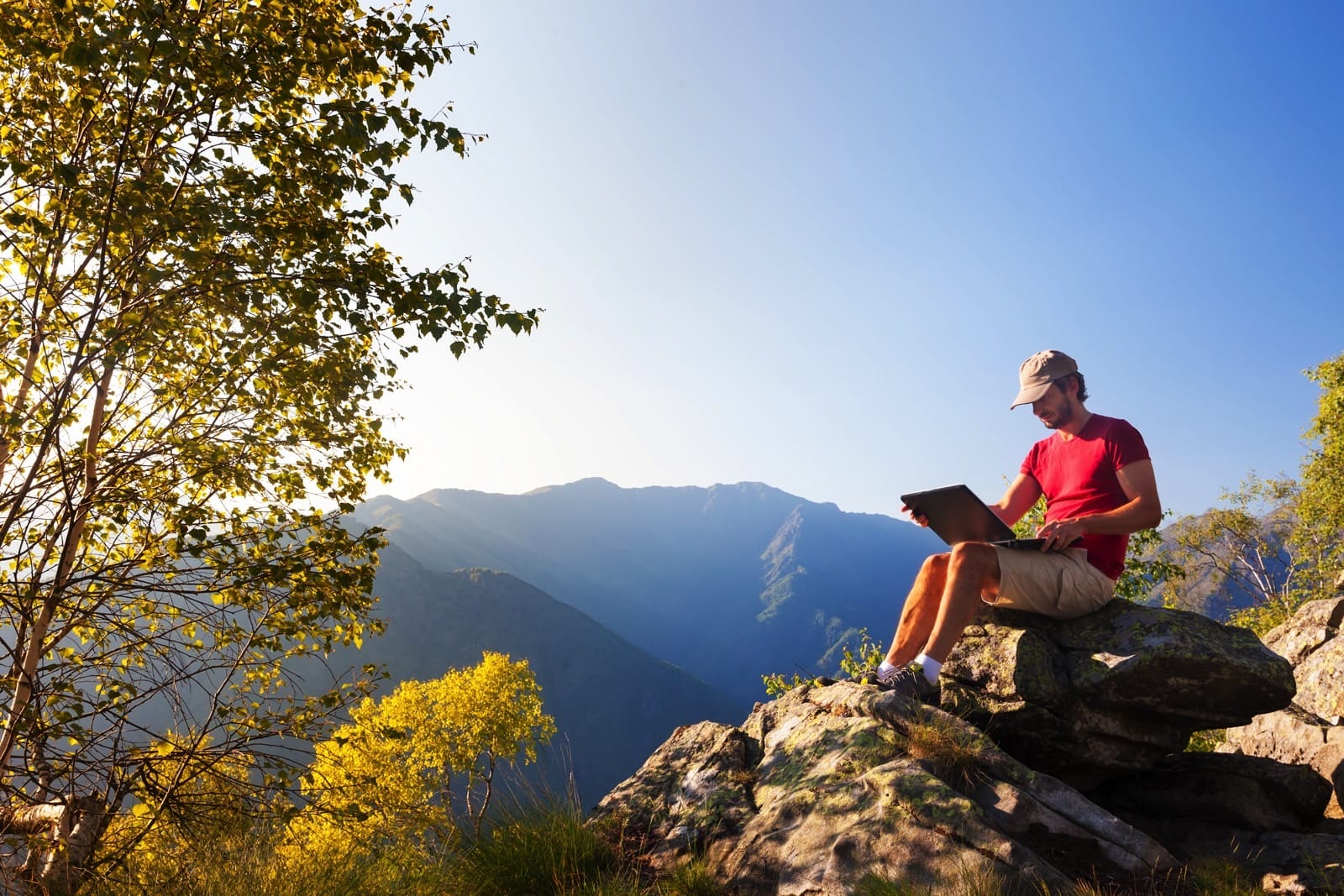 ¿Cómo funciona la conexión a Internet por satélite?
