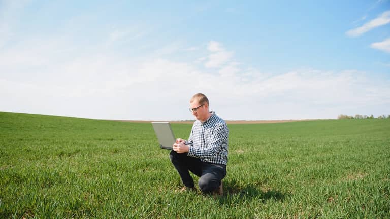 ¿Sabes en qué te puede ayudar tener internet por satélite?