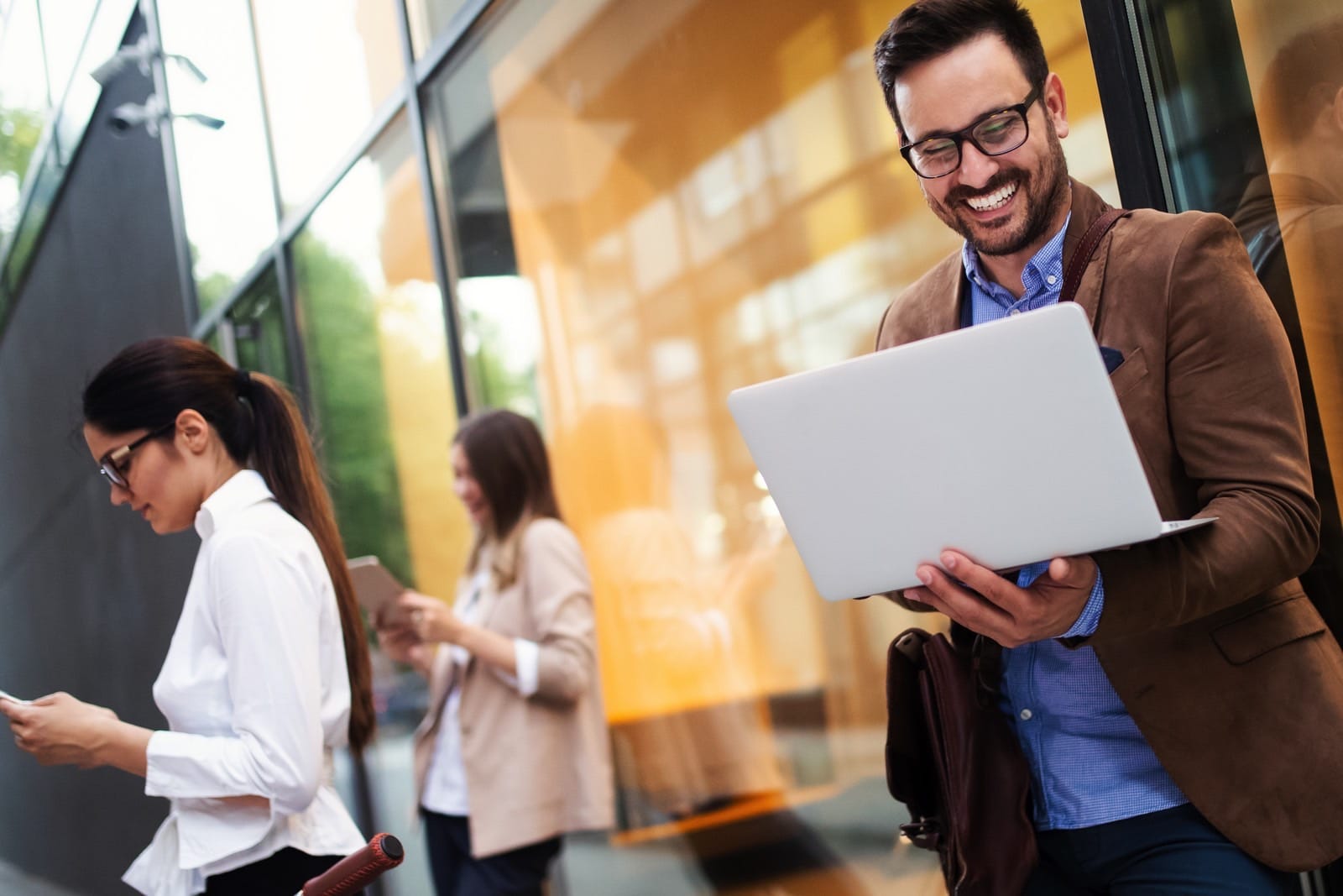 Resuelve la dependencia del espacio físico para tu negocio