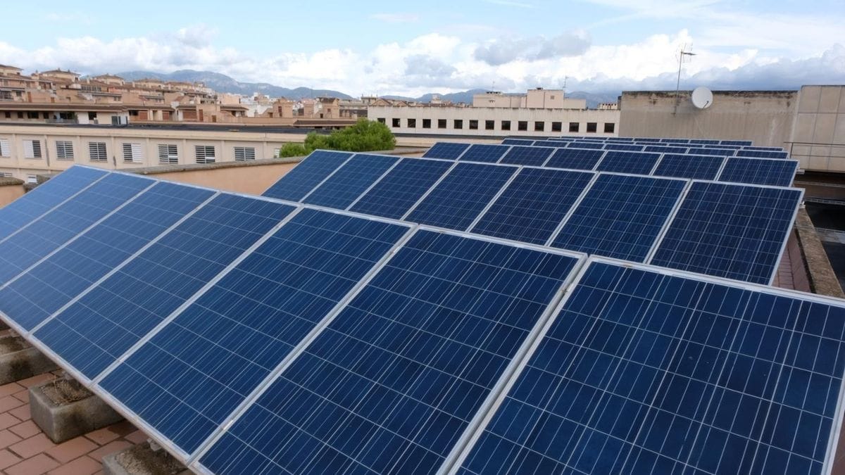 El 'boom' de las placas solares en comunidades de vecinos: “Se pueden amortizar en dos años”